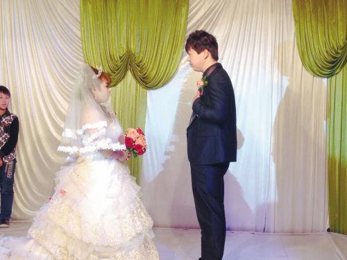 相识123天大二师兄娶大一师妹 军训时一见钟情 相识123天大二师兄娶大一师妹 军训时一见钟情