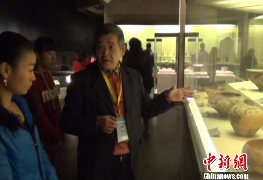 6旬老者义务讲解10年不辍 只为活得充实 6旬老者义务讲解10年不辍 只为活得充实