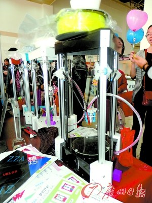 江门一大学生创业团队造出千元3D打印机1 江门一大学生创业团队造出千元3D打印机1