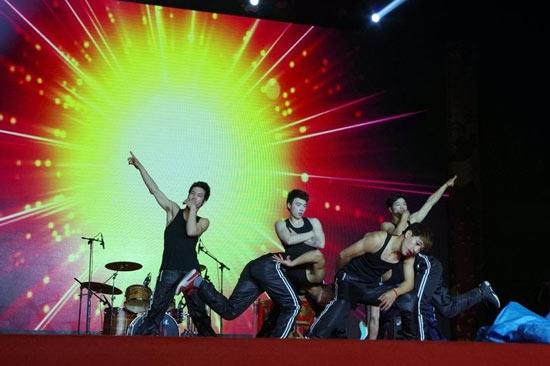 2015年打工春晚:证明我们能够发出自己的声音2 2015年打工春晚:证明我们能够发出自己的声音2