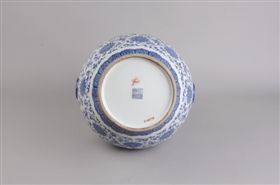 乾隆青花宝相花八吉祥纹兽耳尊底款 乾隆青花宝相花八吉祥纹兽耳尊底款