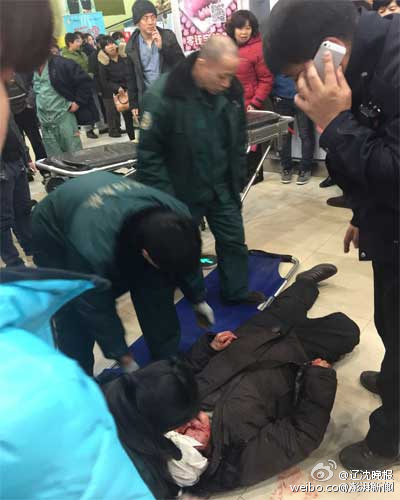 沈阳一女子因口角骑打68岁老太 大喊我眼镜三万多3 沈阳一女子因口角骑打68岁老太 大喊我眼镜三万多3