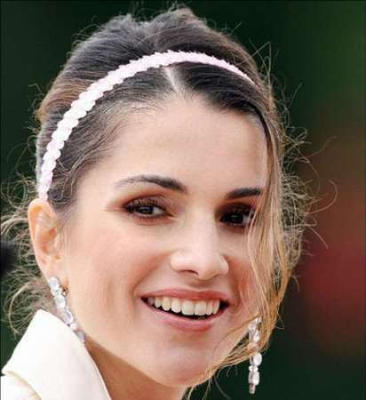 　　现实中各国王室成员当然是最经常出现在镁光灯之下的一群人，究竟“身份高贵”是不是自动等同于“颜值爆表”？各花入各眼，一起来看看你眼中的最美那一位。