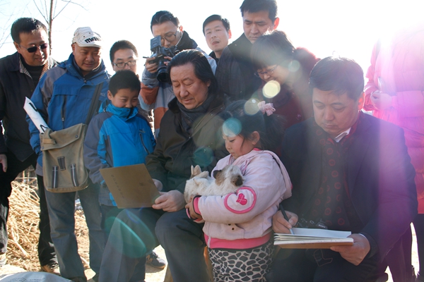 中国国家画院院长杨晓阳在晋塔村写生_副本 中国国家画院院长杨晓阳在晋塔村写生_副本