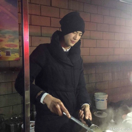 “最帅年糕小哥”走红-称要努力赚钱照顾家人2 “最帅年糕小哥”走红-称要努力赚钱照顾家人2