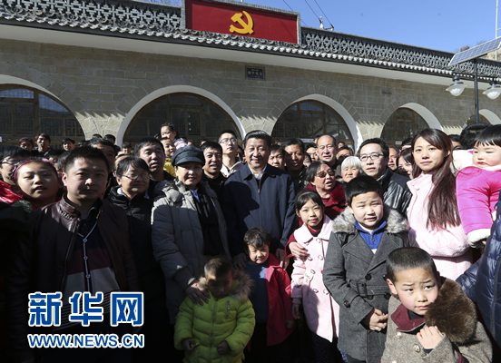 习近平回梁家河村看望父老乡亲8 习近平回梁家河村看望父老乡亲8