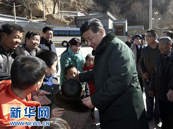 习近平回梁家河村看望父老乡亲11 习近平回梁家河村看望父老乡亲11
