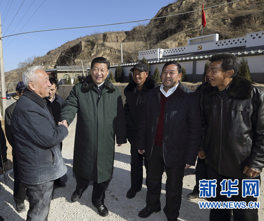 习近平回梁家河村看望父老乡亲2 习近平回梁家河村看望父老乡亲2