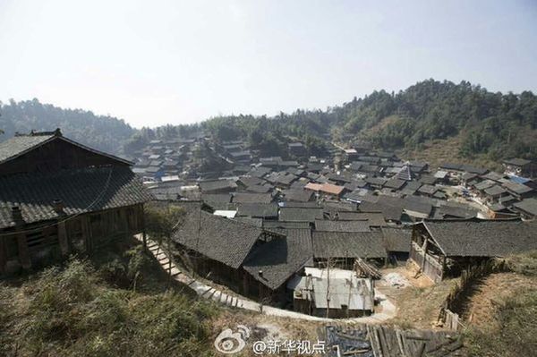 李克强进山看望侗寨贫困户3