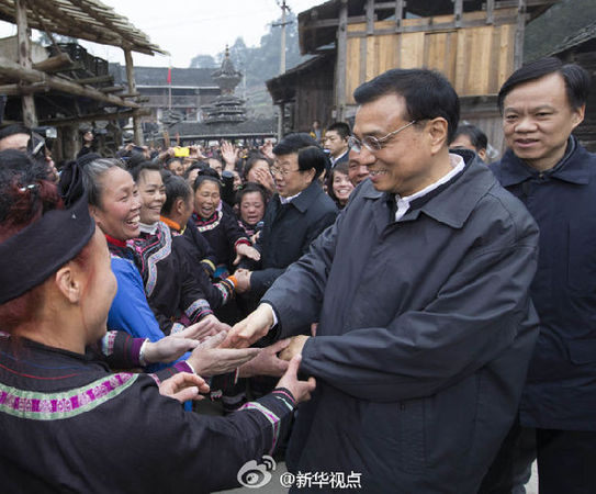 李克强进山看望侗寨贫困户5