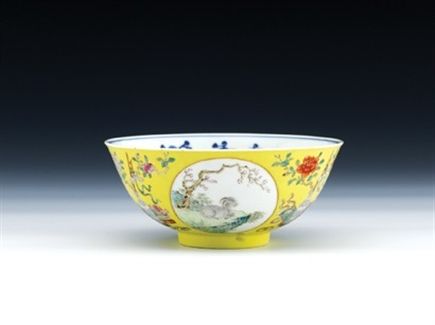 清嘉庆景德镇窑粉彩开光三羊纹碗 清嘉庆景德镇窑粉彩开光三羊纹碗