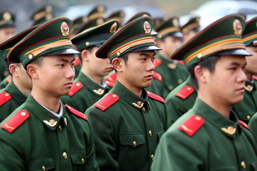 资料图:中国军人中独生子女的比例越来越大 资料图:中国军人中独生子女的比例越来越大