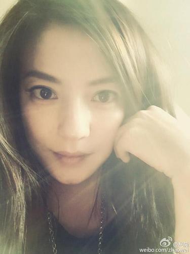 图为赵薇晒出的过年照。2