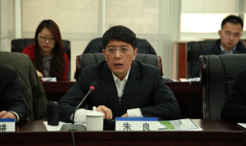 朱良委员与中兴通讯无线充电专家进行交流 朱良委员与中兴通讯无线充电专家进行交流