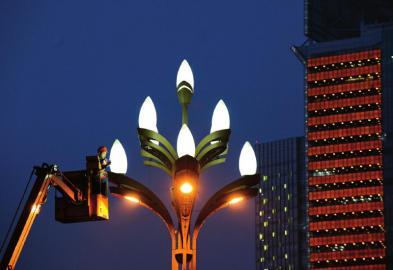 成都“掌灯人”守护11万盏路灯1 成都“掌灯人”守护11万盏路灯1