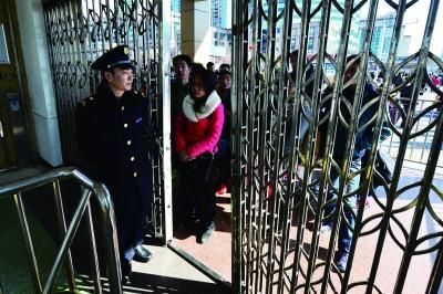 北京站开启应急通道 北京站开启应急通道