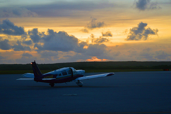 新娘塞班蜜月遇空难-男子因超重躲过一劫2 新娘塞班蜜月遇空难-男子因超重躲过一劫2