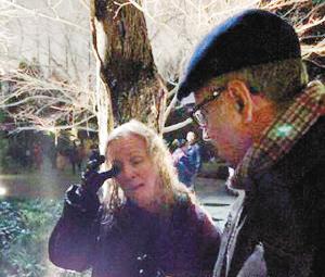 被救起的澳大利亚女游客 被救起的澳大利亚女游客