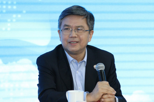 全国人大代表、南开大学校长龚克做客中国青年网“两会大家谈”。中国青年网记者李延兵 摄