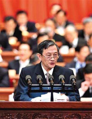 昨日，全国政协十二届三次会议第二场大会发言中，全国政协委员吴江作发言。新华社发