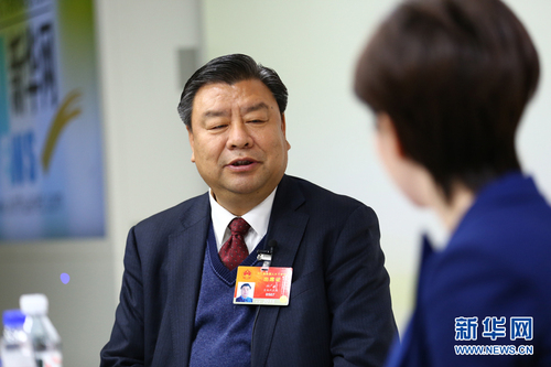 2015年3月12日，全国人大代表、中国吉林森工集团董事长柏广新做客新华会客厅。新华网 李江 摄