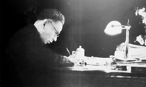 刘少奇同志在工作 刘少奇同志在工作