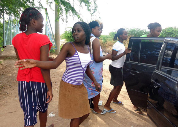 武装分子冲入肯尼亚一大学扫射致147人死2 武装分子冲入肯尼亚一大学扫射致147人死2