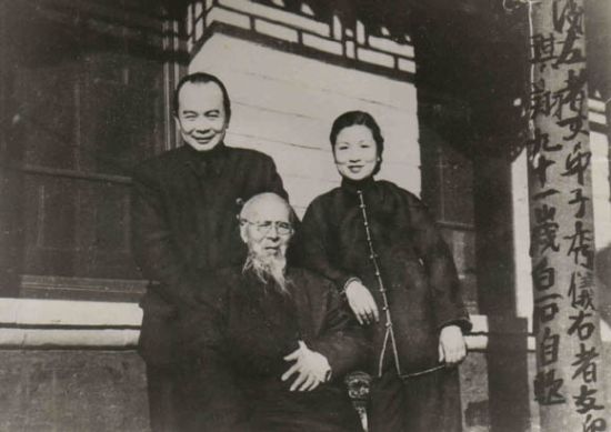 《山水十二条屏》:中国最贵艺术品沉浮 《山水十二条屏》:中国最贵艺术品沉浮