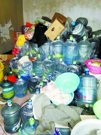 北京桶装水掺假-市面上假水至少占一半3 北京桶装水掺假-市面上假水至少占一半3