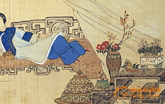 　　闺中摆放腊梅、山茶、水仙、灵芝，以及佛手一只，典型的冬日陈设