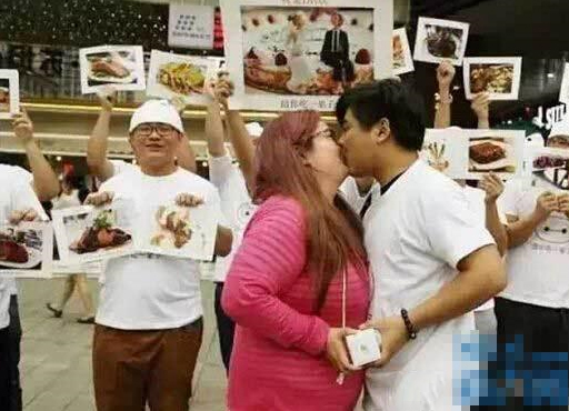 男子怕女友被抢-将其从100斤养到180斤3