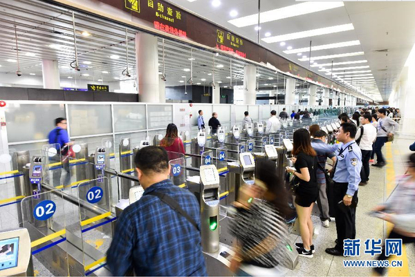 深圳居民赴港“一签多行”改“一周一行”2 深圳居民赴港“一签多行”改“一周一行”2