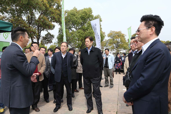 上海政协调研新能源汽车的推广应用 上海政协调研新能源汽车的推广应用