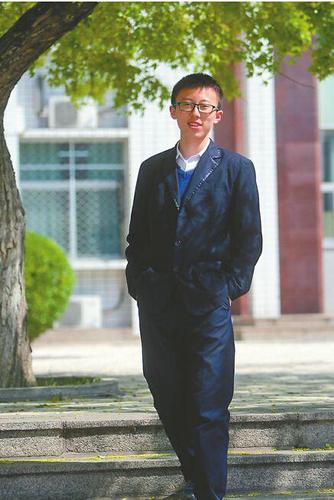 焦涤凡考进西安交大少年班记者黄中明摄□记者 潘奕轩 焦涤凡考进西安交大少年班记者黄中明摄□记者 潘奕轩