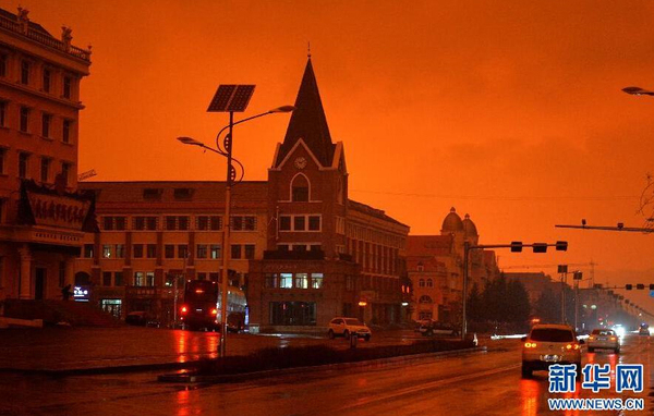 内蒙古阿尔山市下泥雨天空变红5 内蒙古阿尔山市下泥雨天空变红5