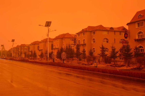 内蒙古阿尔山市下泥雨天空变红3 内蒙古阿尔山市下泥雨天空变红3