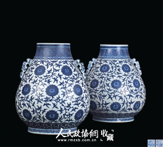 清乾隆 青花缠枝莲纹双耳鹿头尊一对 44.3 cm. high._副本 清乾隆 青花缠枝莲纹双耳鹿头尊一对 44.3 cm. high._副本