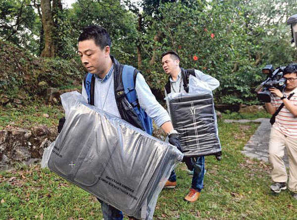 警方找到装赎金用的行李箱。