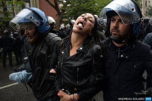 米兰警方逮捕示威者