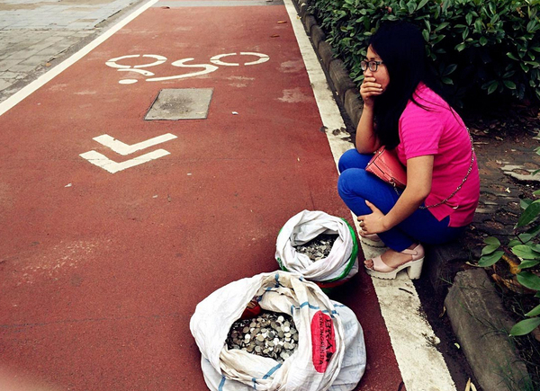 女子兑换百斤硬币跑六银行遭拒-叹银行嫌贫爱富2 女子兑换百斤硬币跑六银行遭拒-叹银行嫌贫爱富2