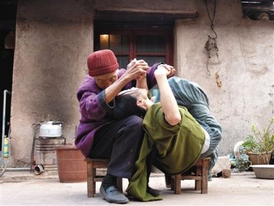 文慧的参展作品包括《和三奶奶跳舞》。此前生活舞蹈工作室很多作品都取材自生活中的场景。