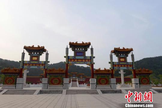 鸿慈永祜 李晨韵 摄 鸿慈永祜 李晨韵 摄