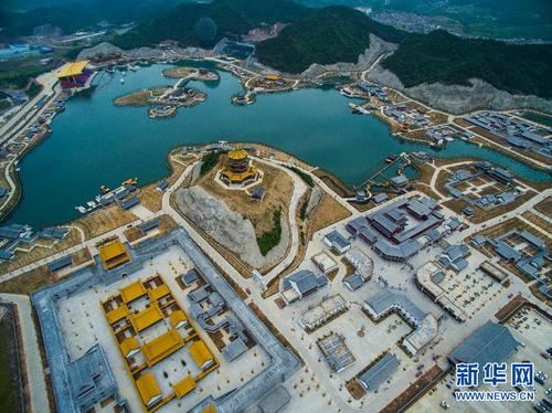 空中俯瞰圆明新园的“福海”（5月5日摄）。新华社记者徐昱摄