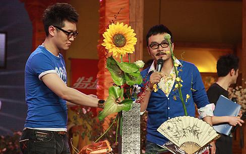 田源(图左)为《天天向上》固定班底 田源(图左)为《天天向上》固定班底