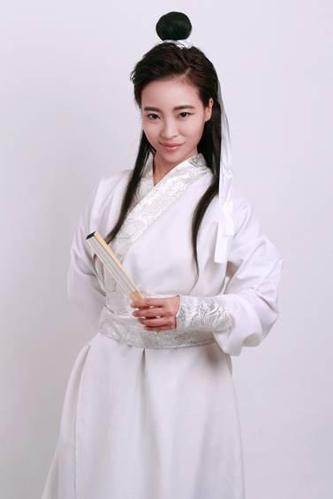 图2：80后辣妈cos段誉 书生气息十足