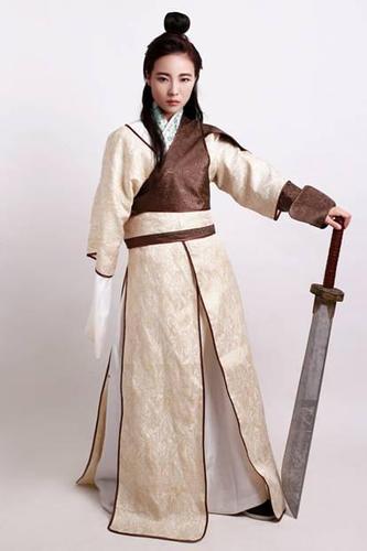 图6：80后辣妈cos杨过照片