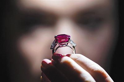 25.59克拉“鸽子血”红宝石 25.59克拉“鸽子血”红宝石