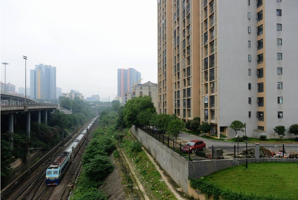 湖南长沙现“吵”字楼-住户彻夜难眠我要评论-4