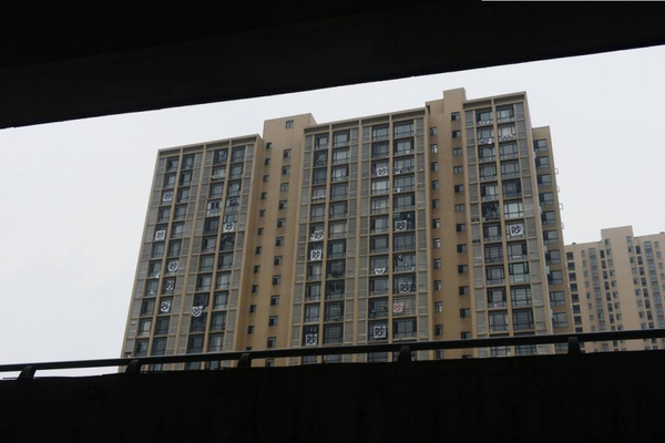 湖南长沙现“吵”字楼-住户彻夜难眠我要评论-3