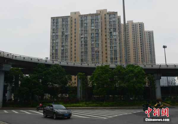 湖南长沙现“吵”字楼-住户彻夜难眠我要评论-2